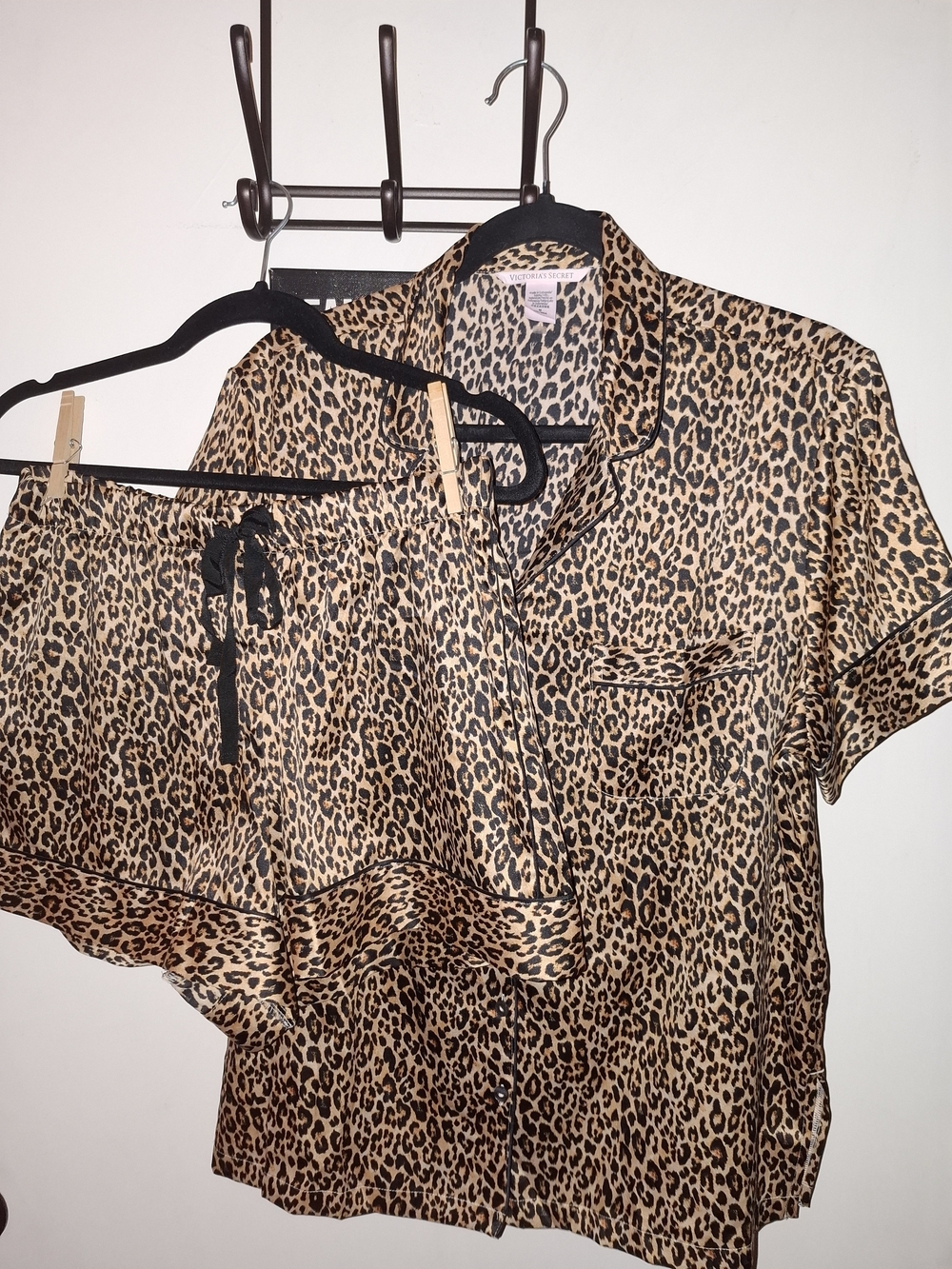 Victoria's Secret Leopard Print Satin Pajama Set Women's shorts M